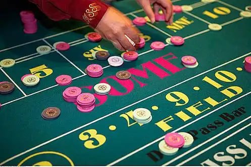 Tata letak meja French Roulette dengan nomor dan opsi taruhan di wish4d
